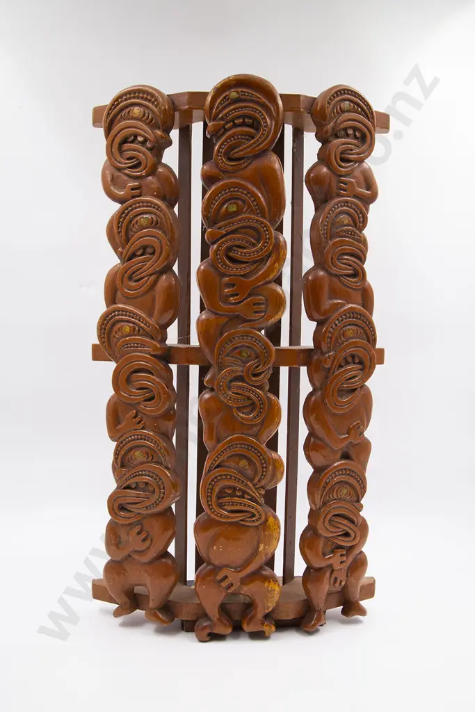 A Maori Wall Hanging With Carved Wheku Figures Image 1++