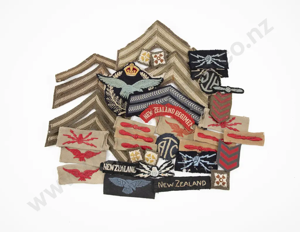 WWI and WWII NZ Cloth Badges Image 1++