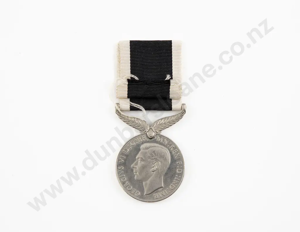 WWII New Zealand Service Medal with ribbon Image 1++