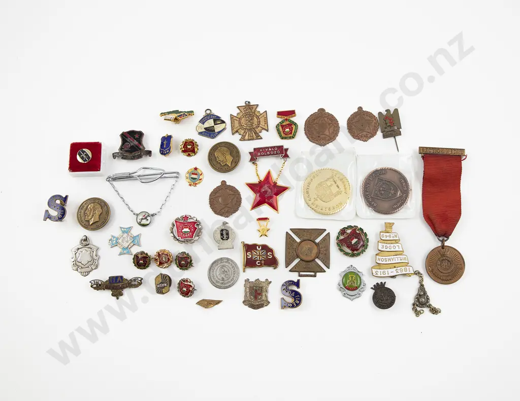 Collection World Enamelled Buttons and Badges Image 1++