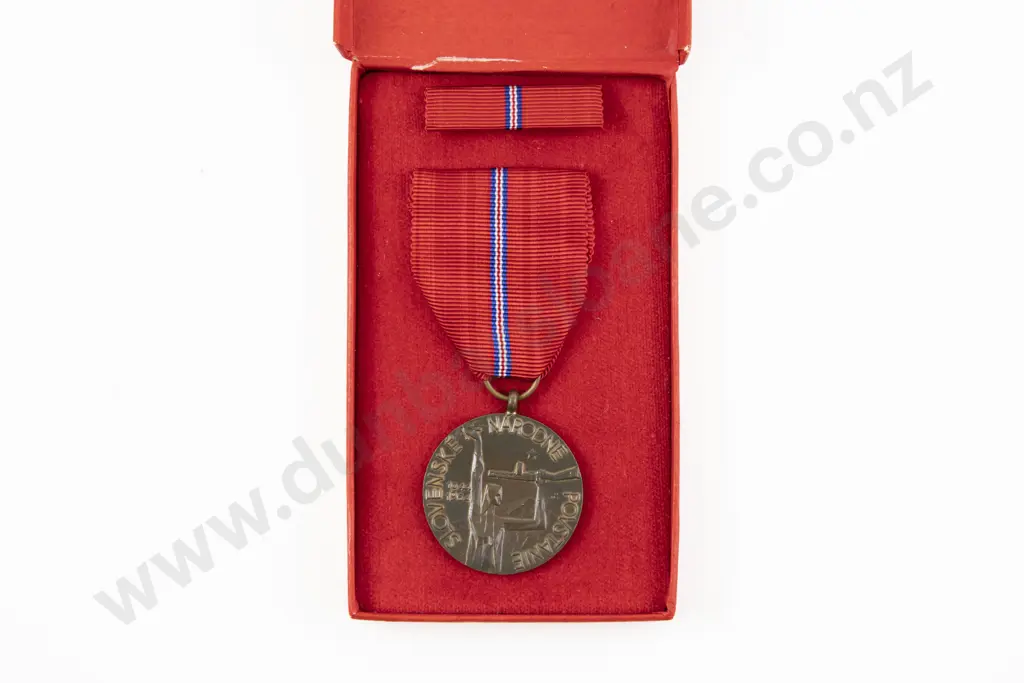 Czech Military Medal Slovenske Narodne Povstanie other medal and two pins Image 1++