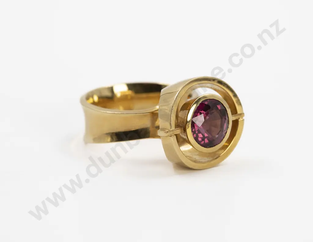 NZ Jeweller Kobi Bosshard 18ct Single Amethyst Ring Image 1++