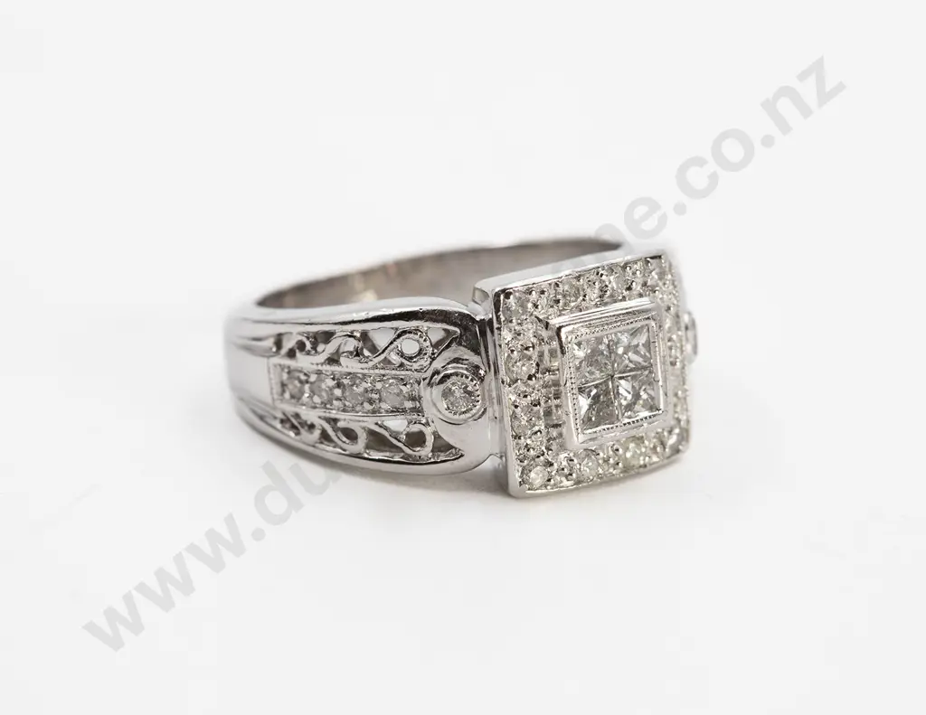18ct 26stone White Gold Diamond Cluster Ring Image 1++
