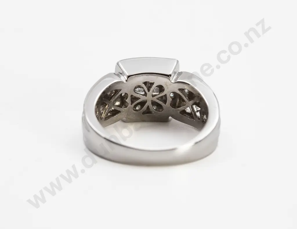 18ct 26stone White Gold Diamond Cluster Ring Image 1++