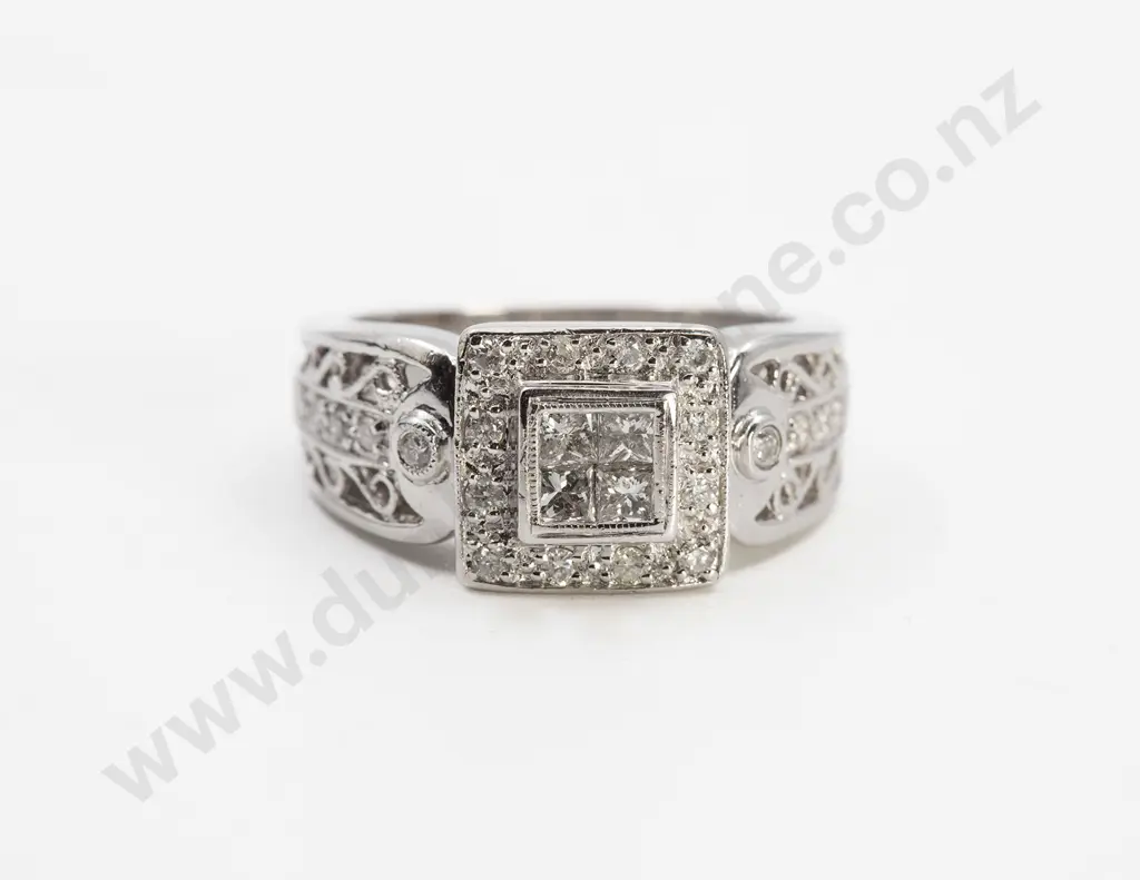 18ct 26stone White Gold Diamond Cluster Ring Image 1++