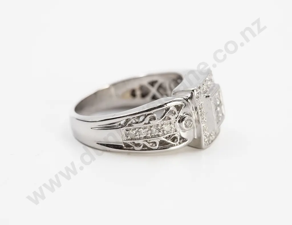 18ct 26stone White Gold Diamond Cluster Ring Image 1++