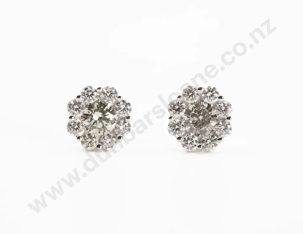 18ct White Gold Diamond Cluster Stud Earrings Image 1++