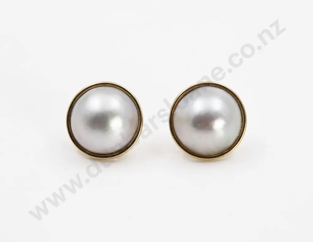 Pair 9ct Backed Mabe Pearl Earrings Image 1++