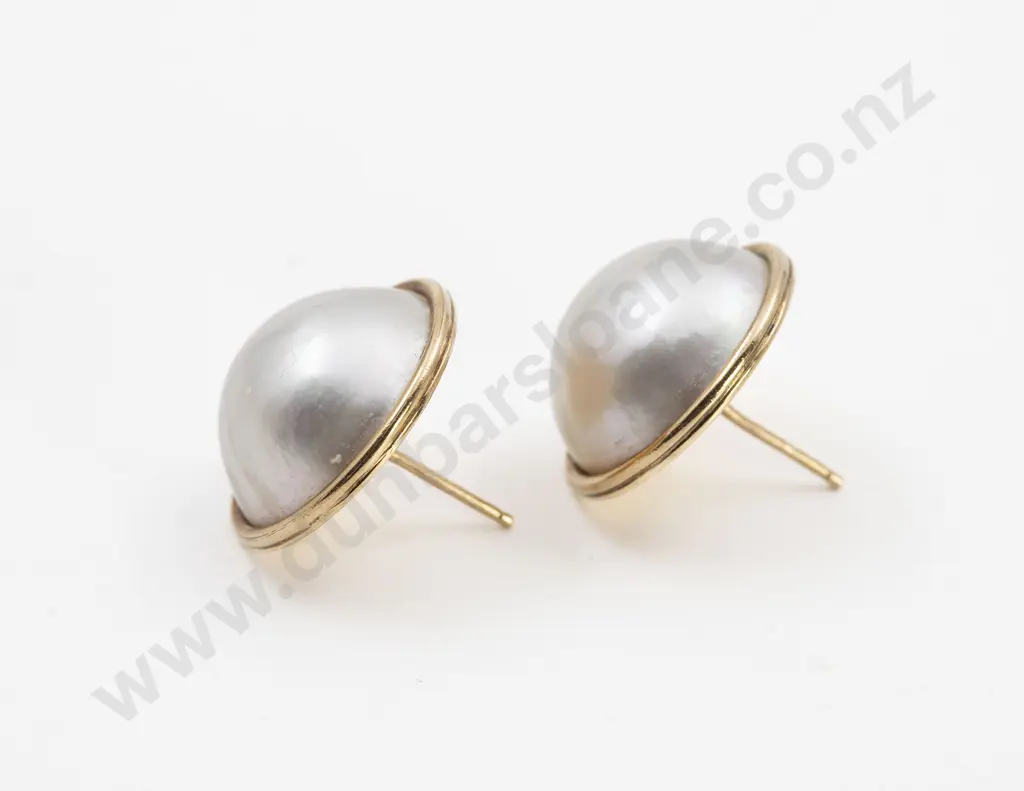Pair 9ct Backed Mabe Pearl Earrings Image 1++