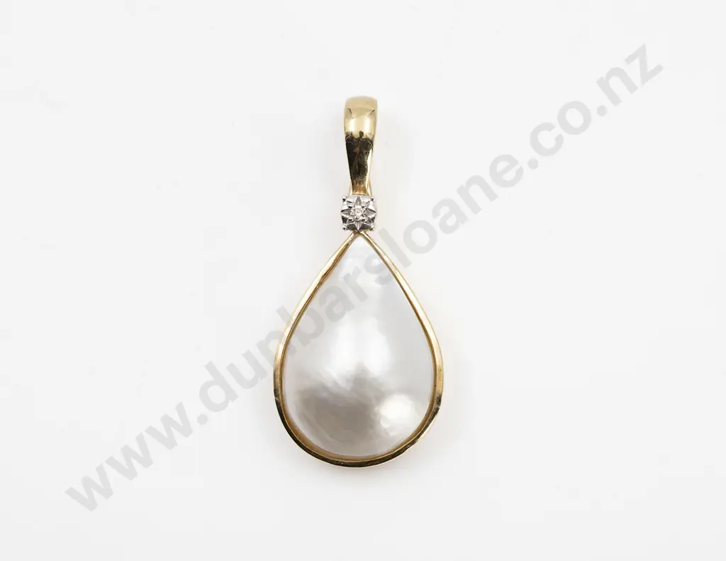 9ct Single Pear Shape Mabe Pearl Pendant Image 1++