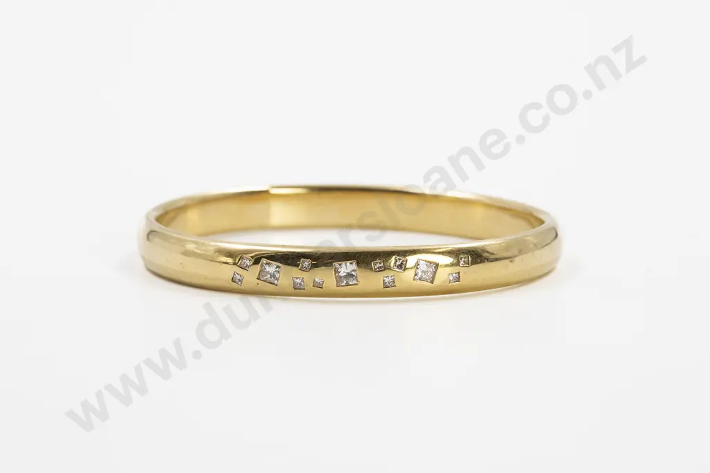 18ct Heavy Yellow Gold & 13stone Diamond Bangle Image 1++