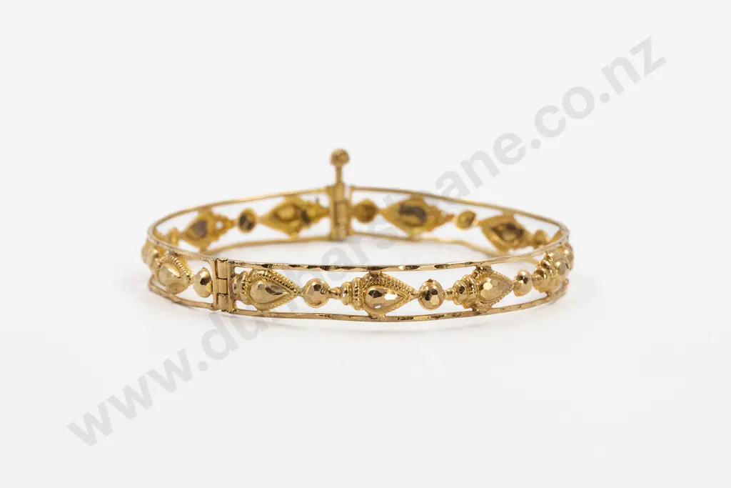 22ct Fancy Facet Cut Hinged Bangle Image 1++