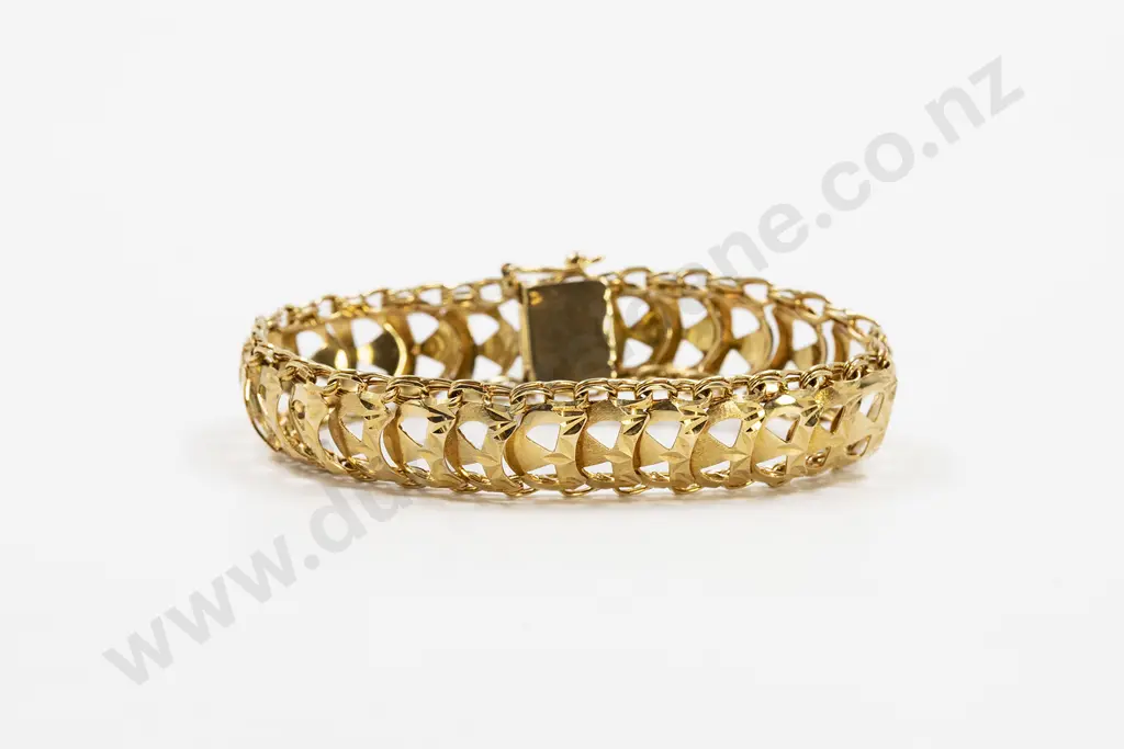 18ct Fancy Link Bracelet Image 1++