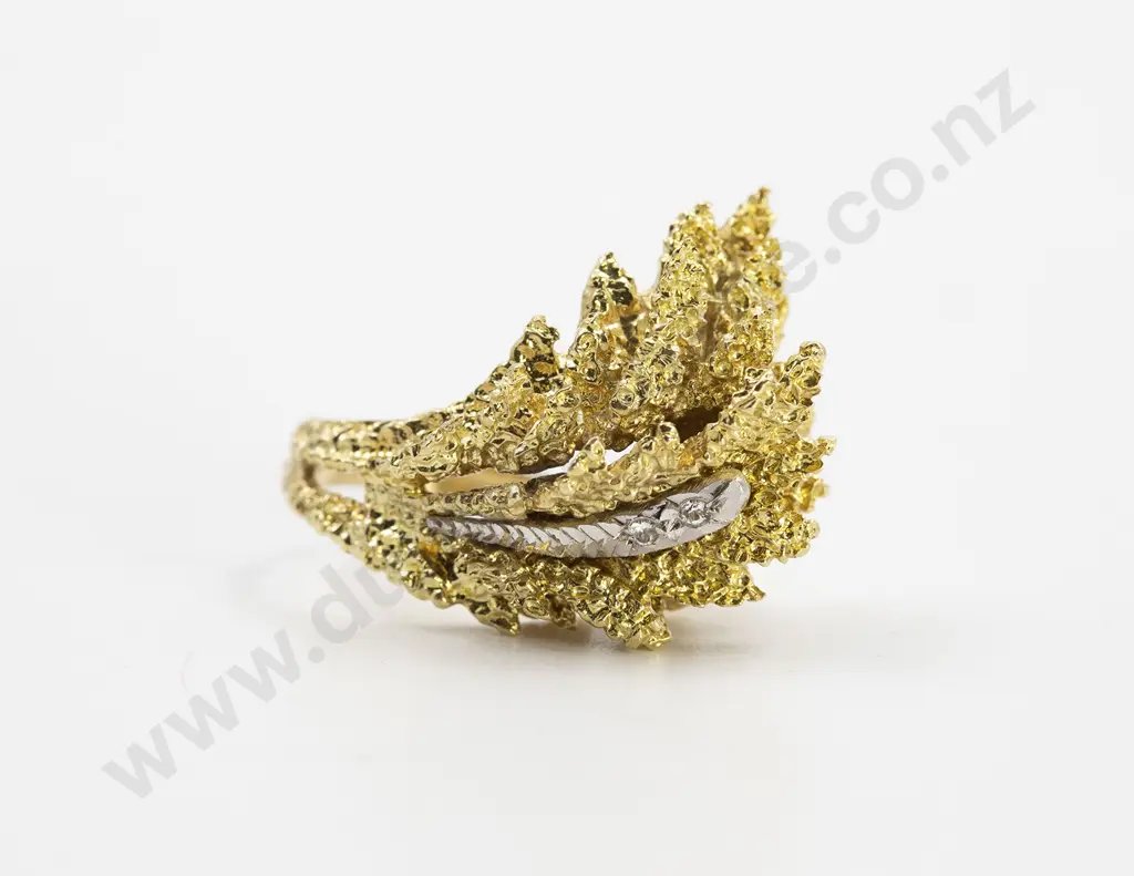 Mid C20th 18ct Modern Design Ring Image 1++
