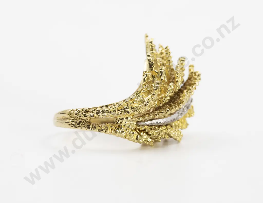 Mid C20th 18ct Modern Design Ring Image 1++