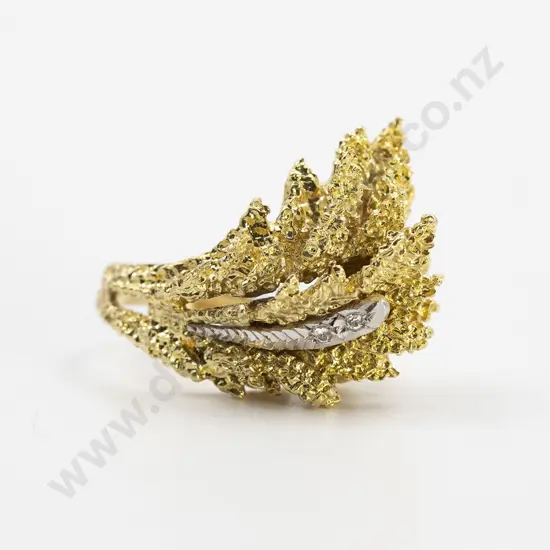 Mid C20th 18ct Modern Design Ring