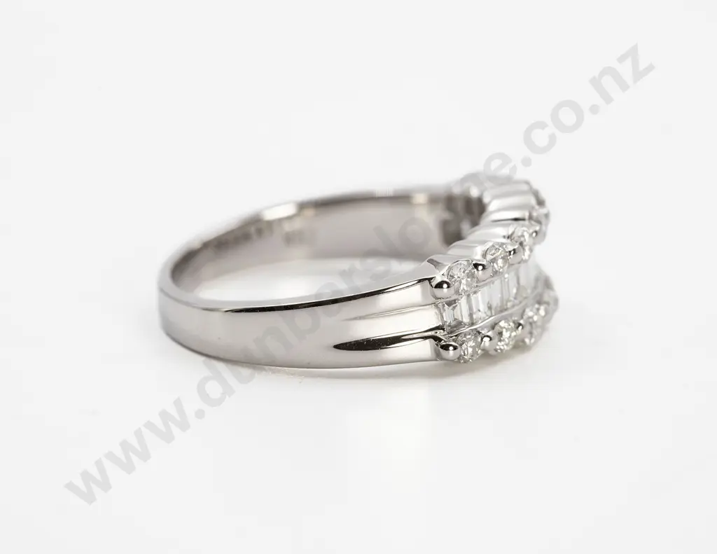 18ct White Gold 30stone Diamond Fancy Band Ring Image 1++
