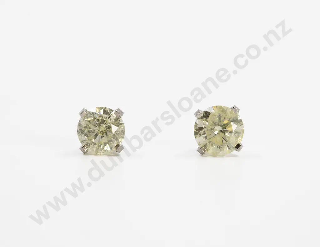 14ct White Gold Diamond Stud Earrings Image 1++