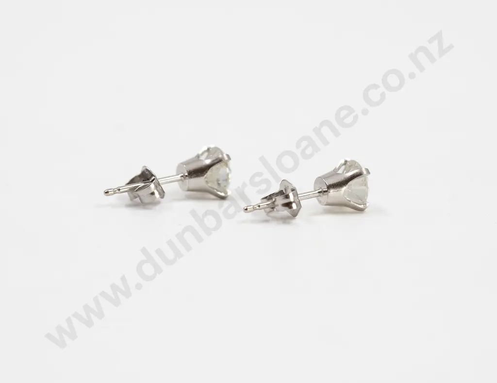 Pair 14ct White Gold Diamond Stud Earrings Image 1++