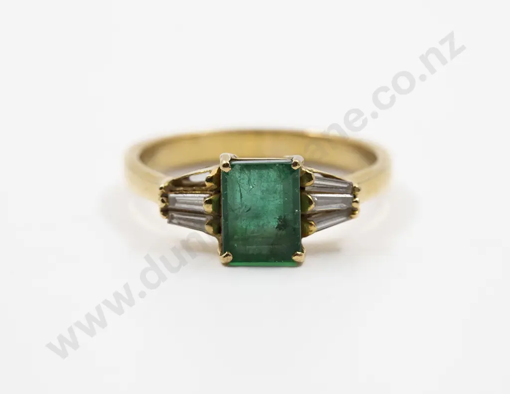 18ct Single Emerald Ring Image 1++