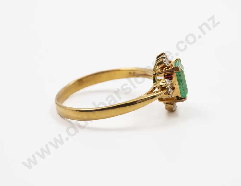 18ct Nine Stone Emerald and Diamond Cluster Ring Image 1++
