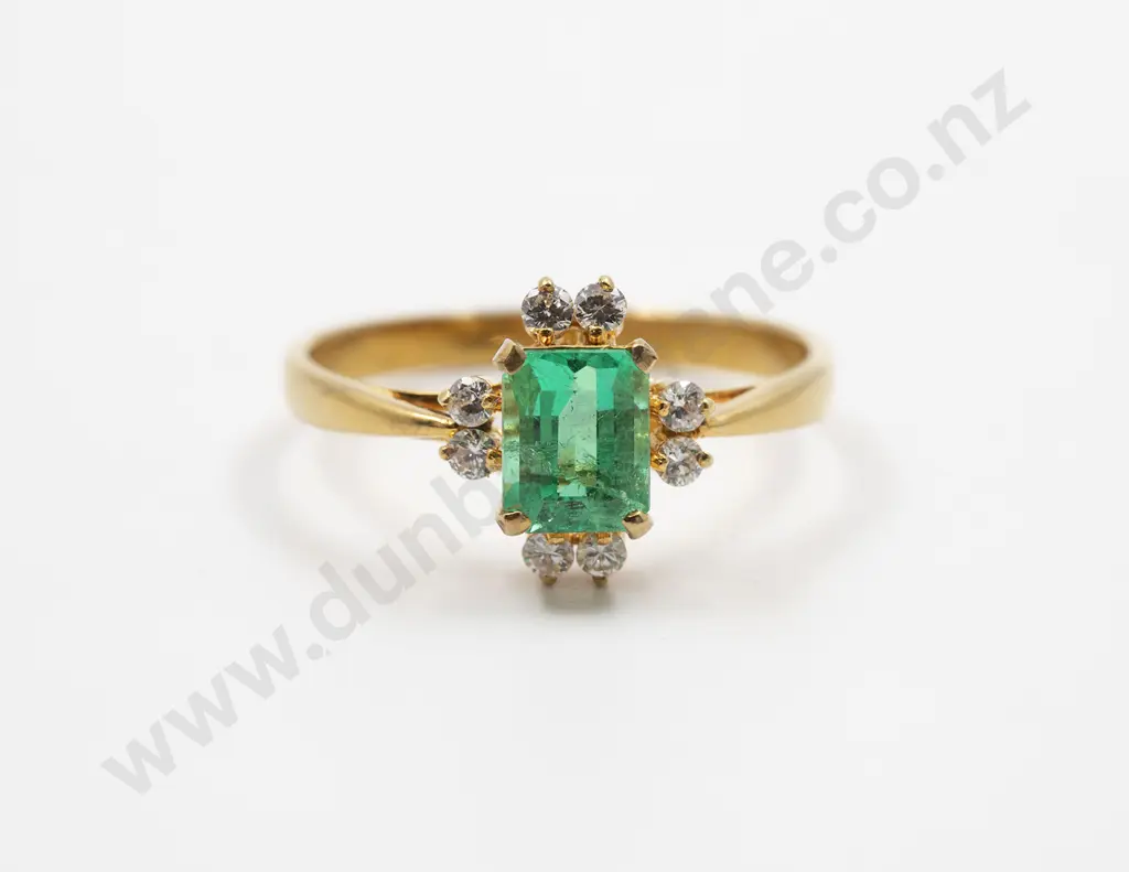 18ct Nine Stone Emerald and Diamond Cluster Ring Image 1++