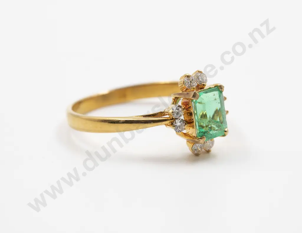 18ct Nine Stone Emerald and Diamond Cluster Ring Image 1++