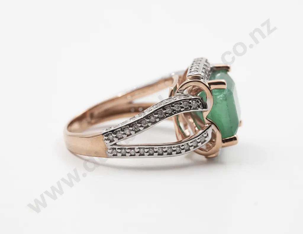 14ct 101stone Emerald and Diamond Cluster Ring Image 1++