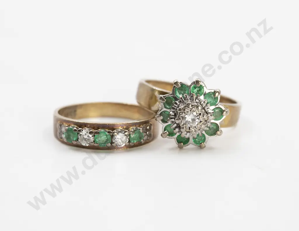 18ct Eleven Stone Diamond and Emerald Cluster Ring Image 1++