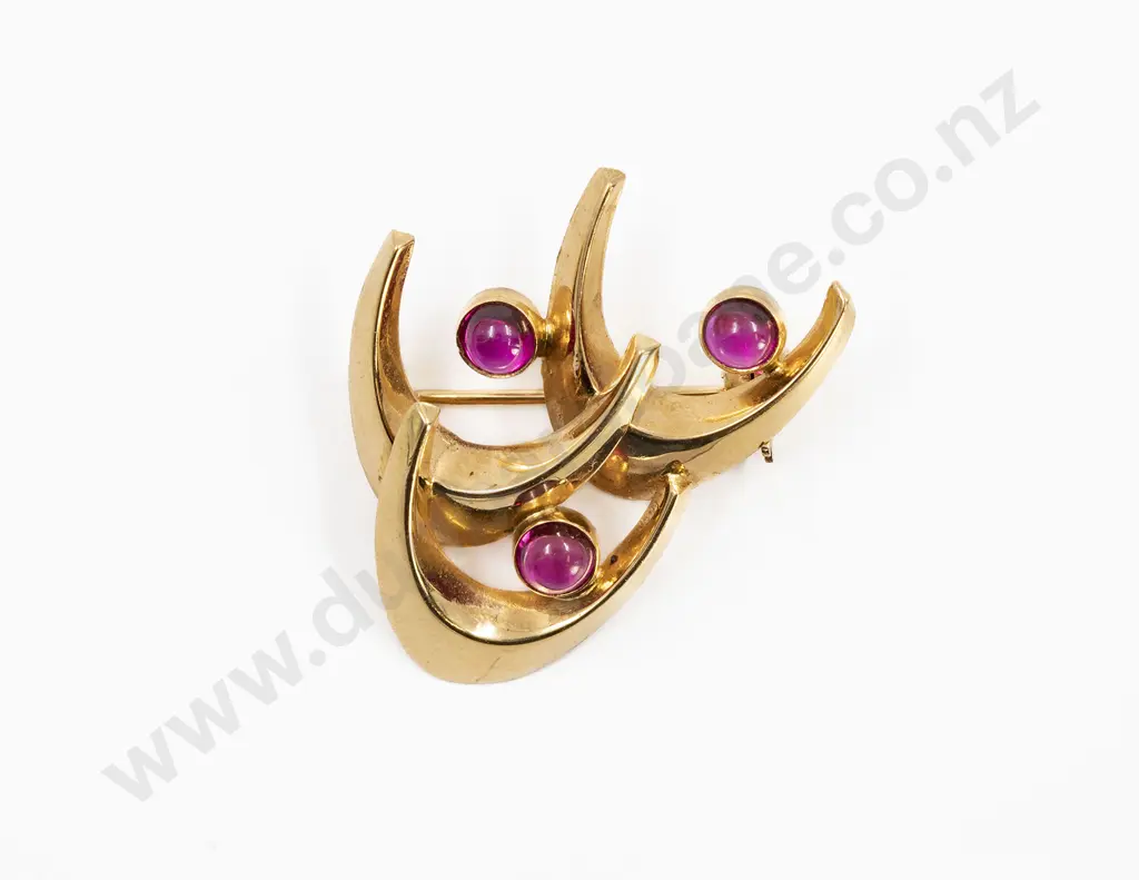 Mid C20th 18ct Three Stone Ruby Brooch Image 1++