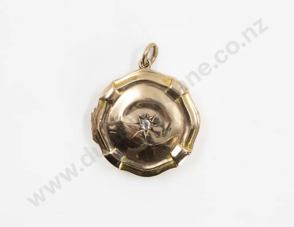 9ct Shaped Circular Single Diamond Set Photo Locket Image 1++