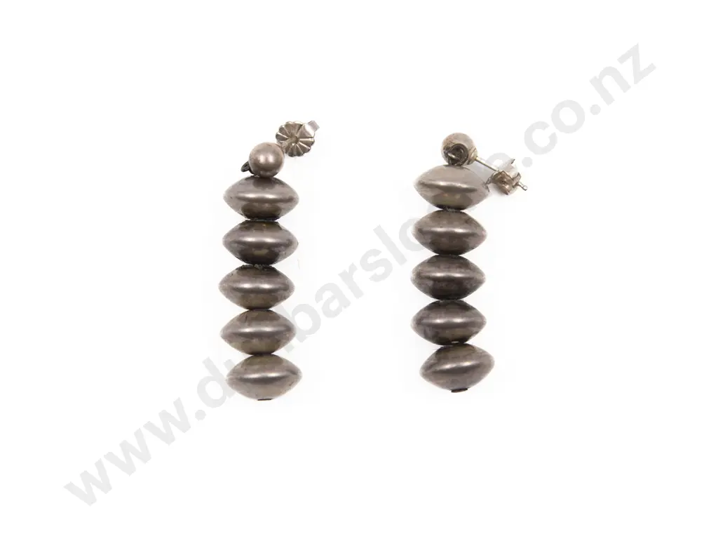 Single Strand Graduated Silver Disc Bead Necklace and Earrings Image 1++