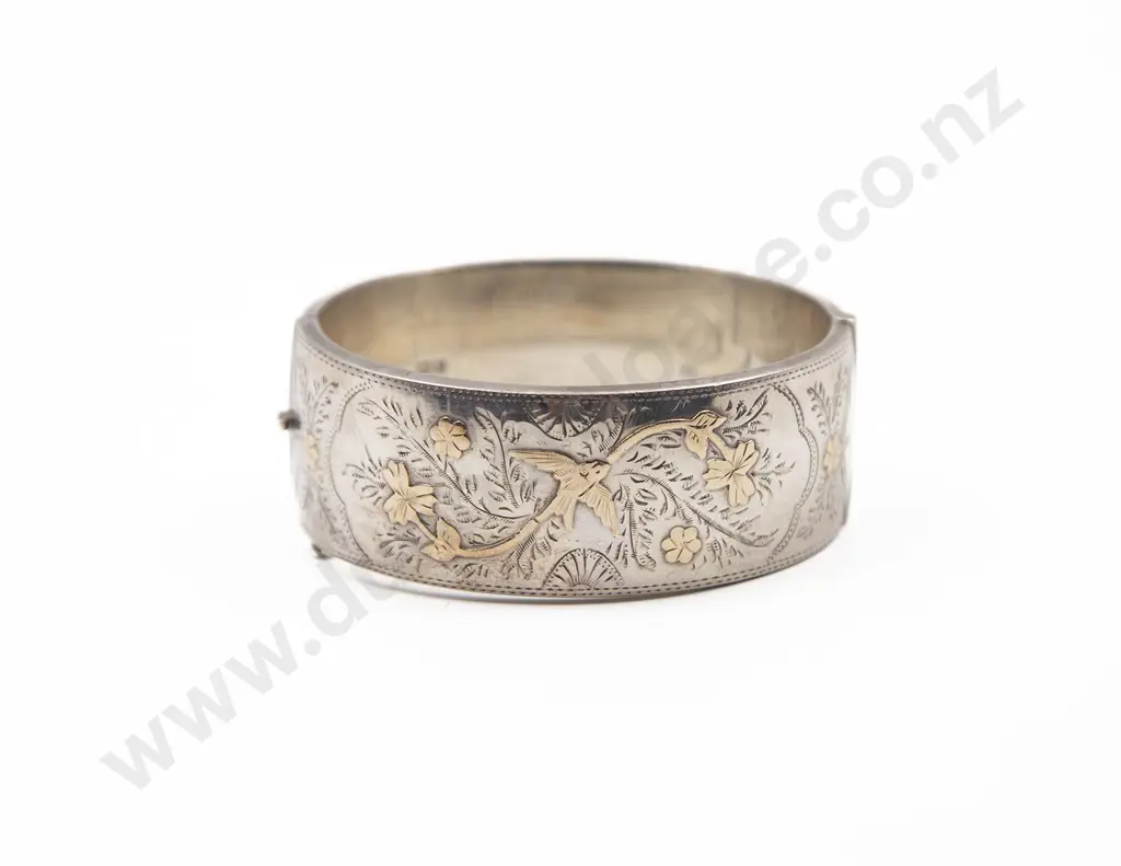Wide S/S Hinged Snap Bangle Image 1++