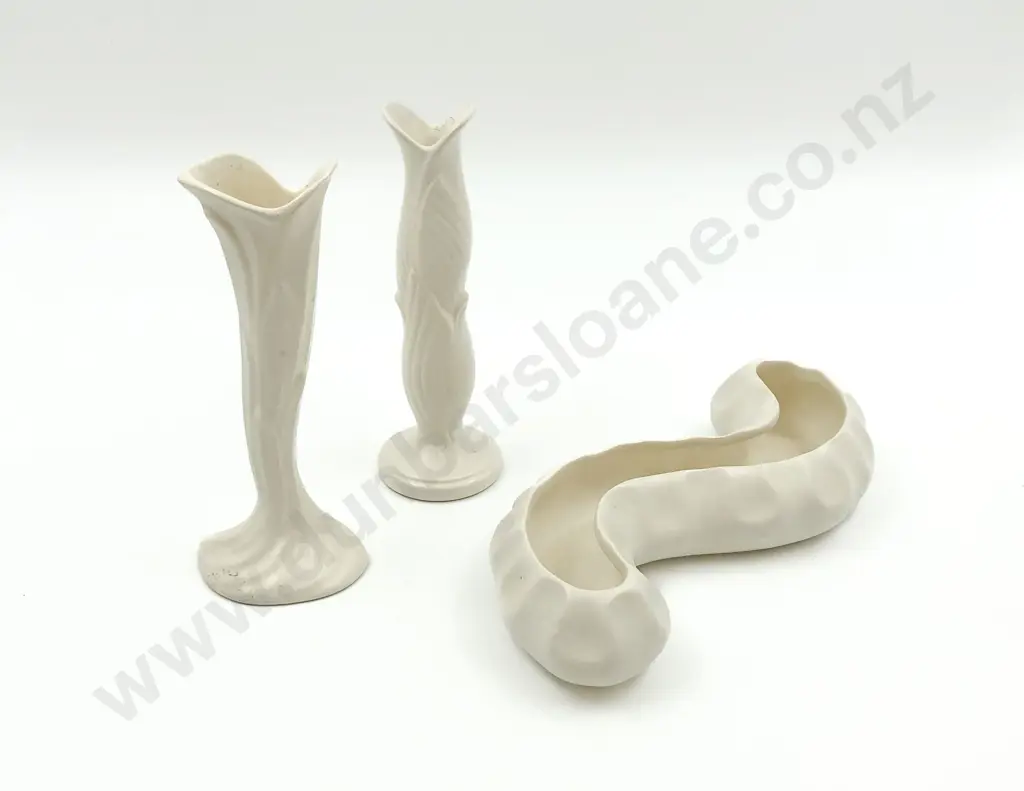 Three Crown Lynn Vases Image 1++