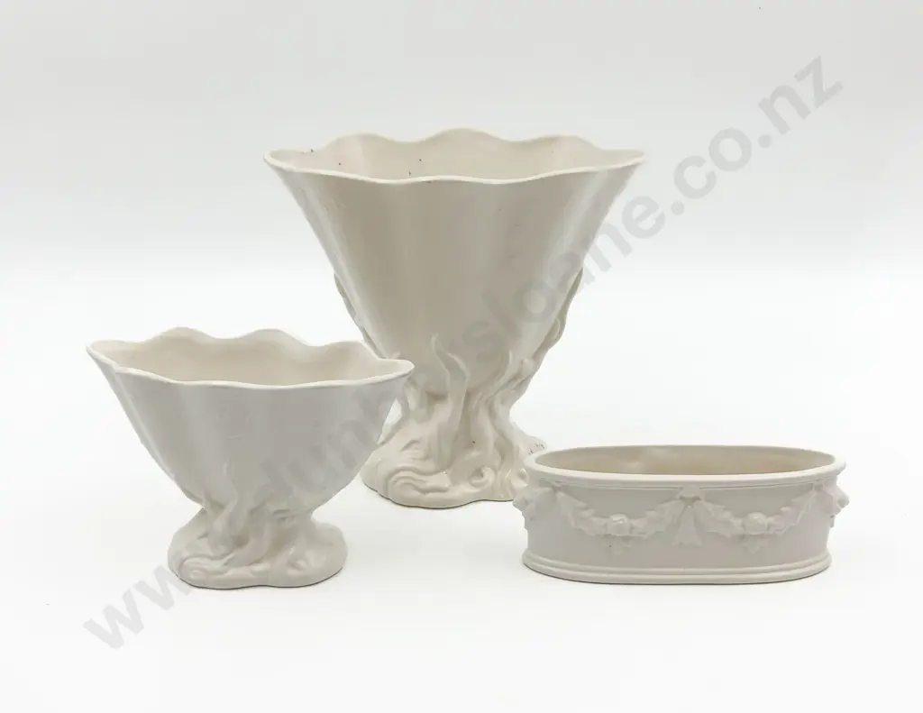 Three Crown Lynn Vases Image 1++