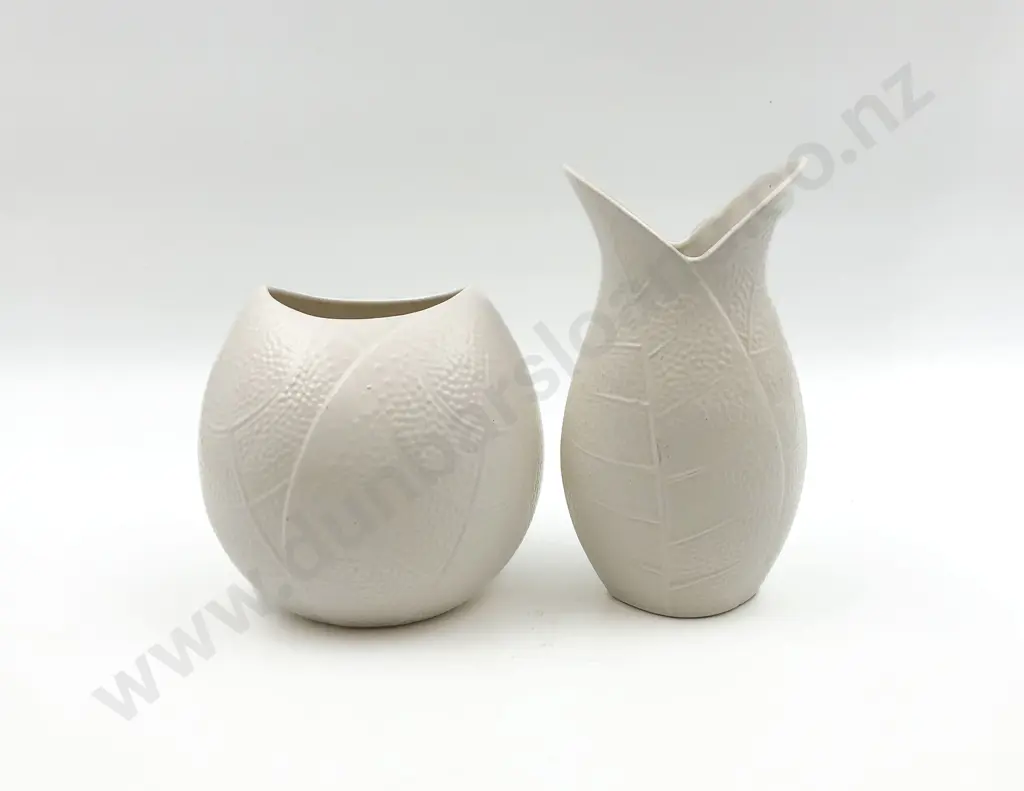 Two Crown Lynn Vases Image 1++