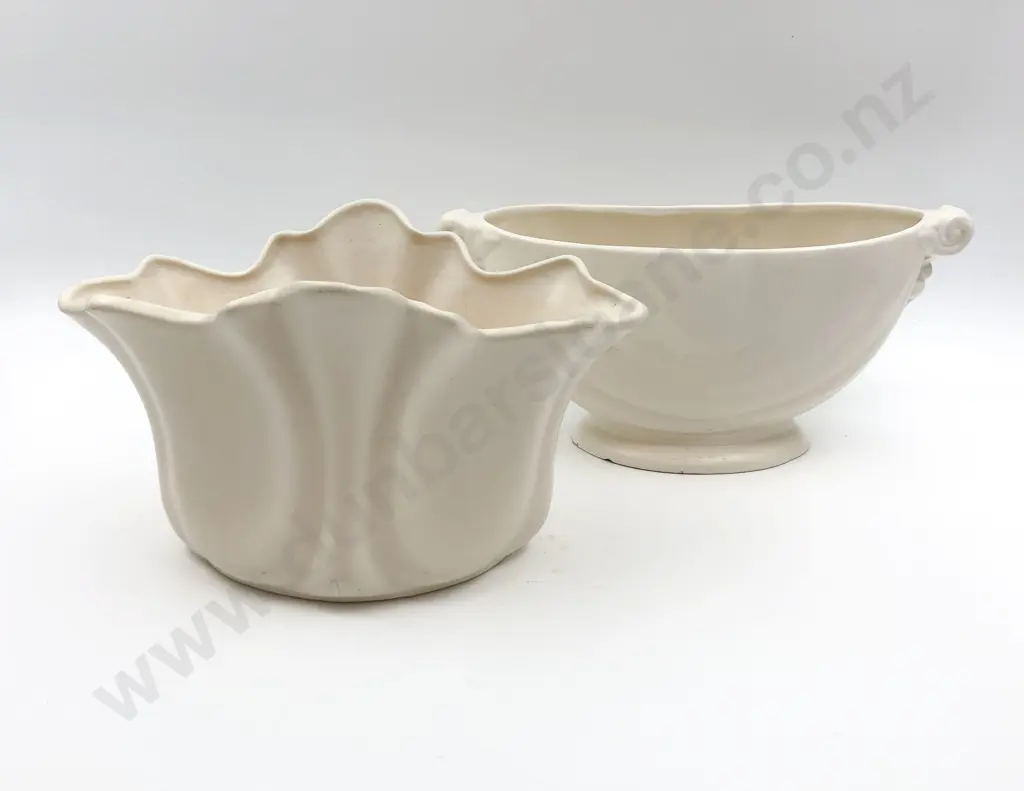 Two Crown Lynn Vases Image 1++