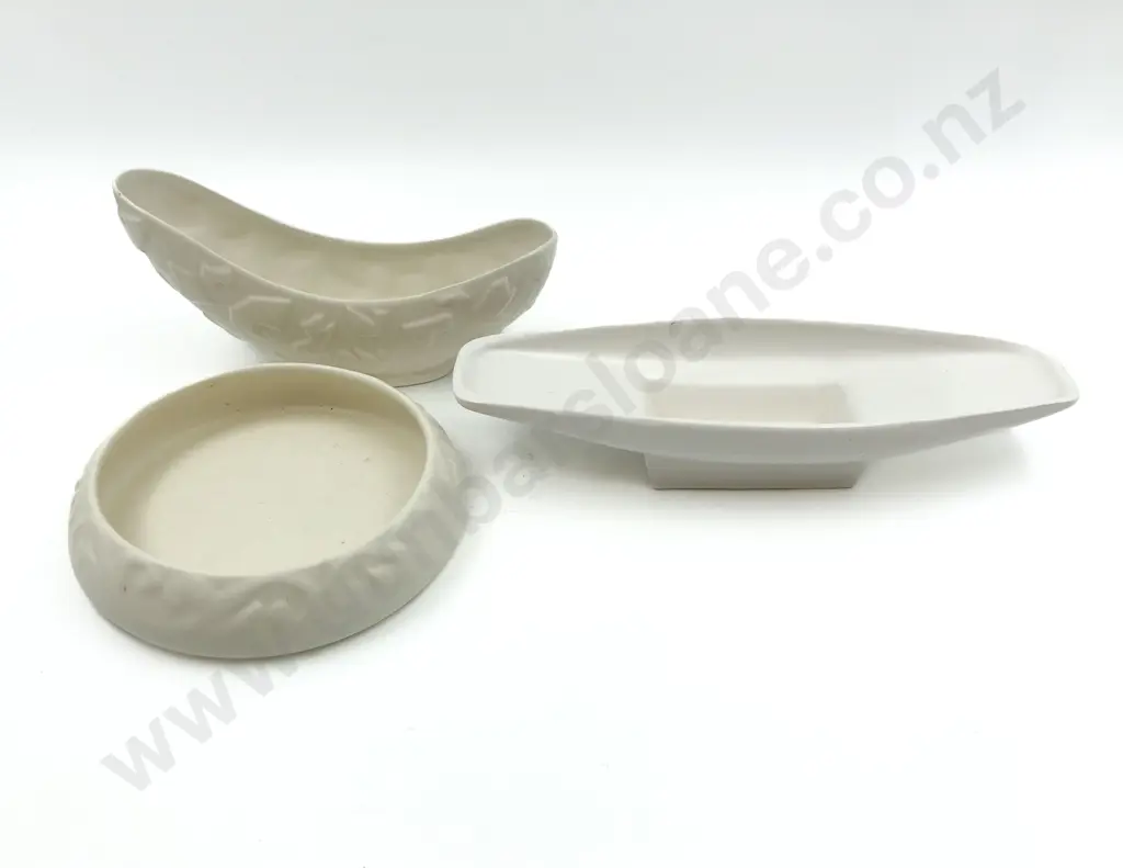 Two Crown Lynn Vases Image 1++