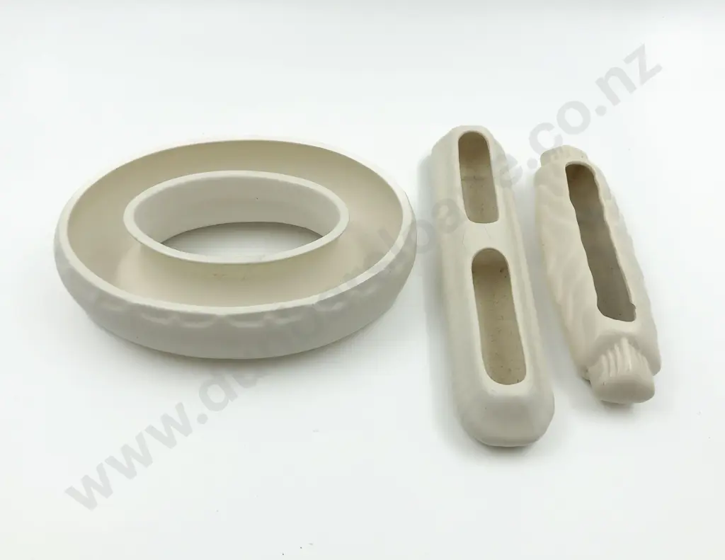 Three Crown Lynn Posy Vases Image 1++