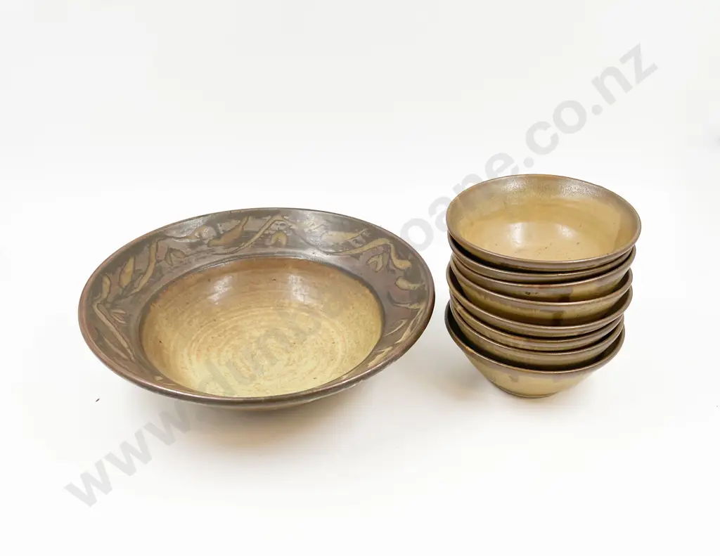 Melis van der Sluis Serving Bowl and 8 Dishes Image 1++