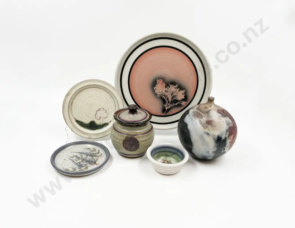 Pheonix Pottery Honeypot Image 1++