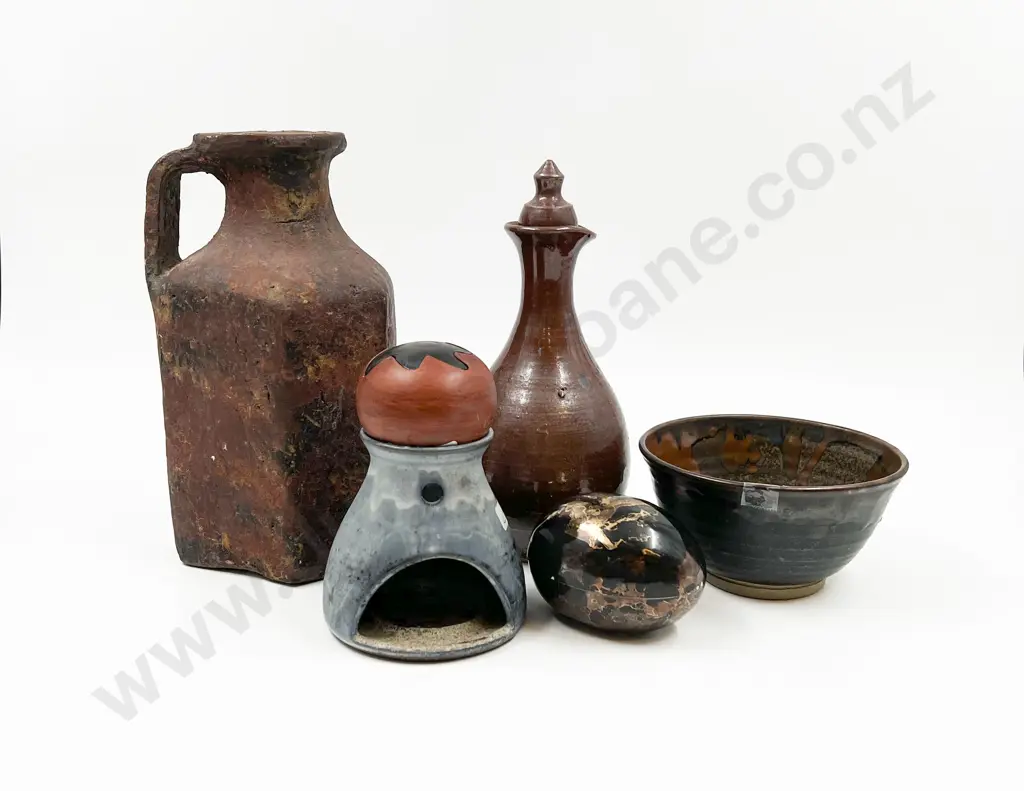 Quantity of Assorted Pottery Image 1++