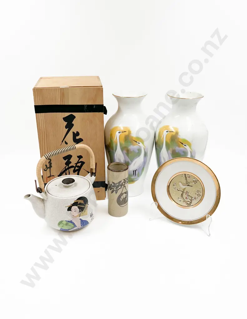 Quantity of Assorted Asian Ceramics Image 1++