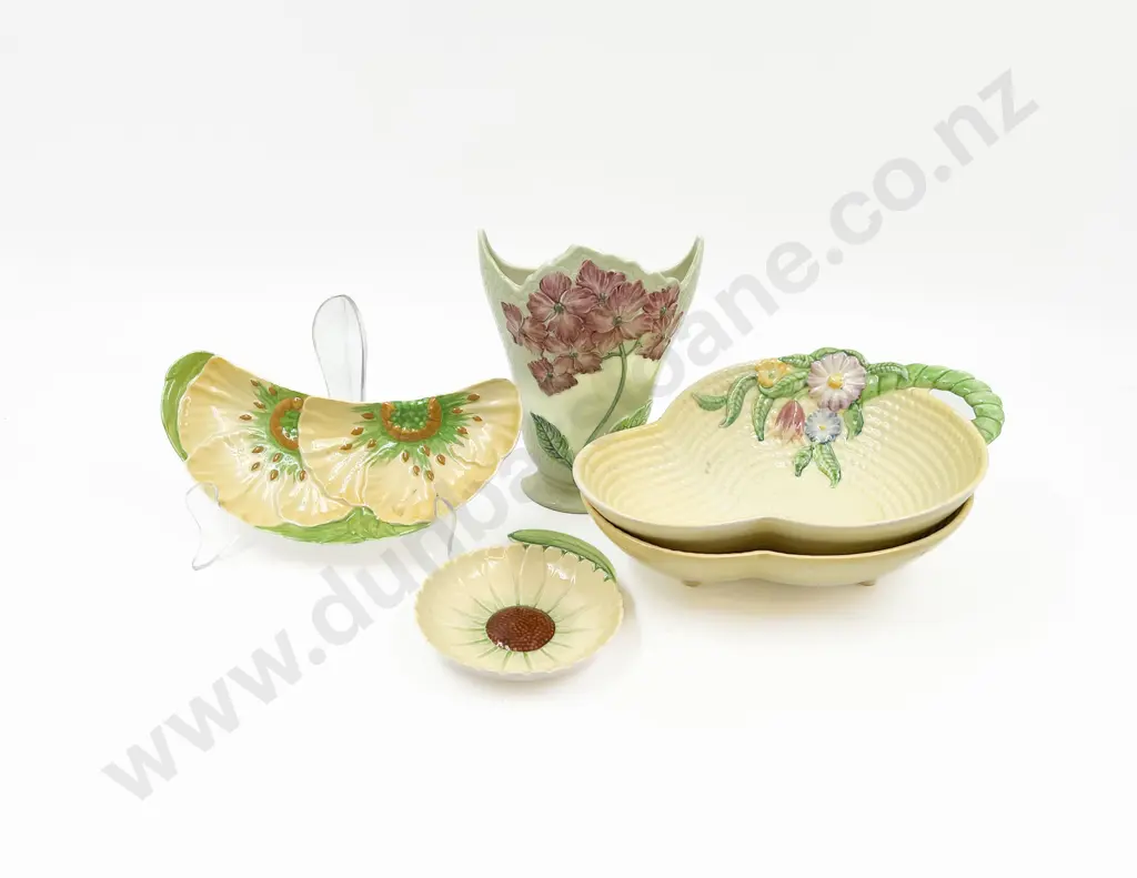 Five Pieces of Assorted Carlton Ware Image 1++