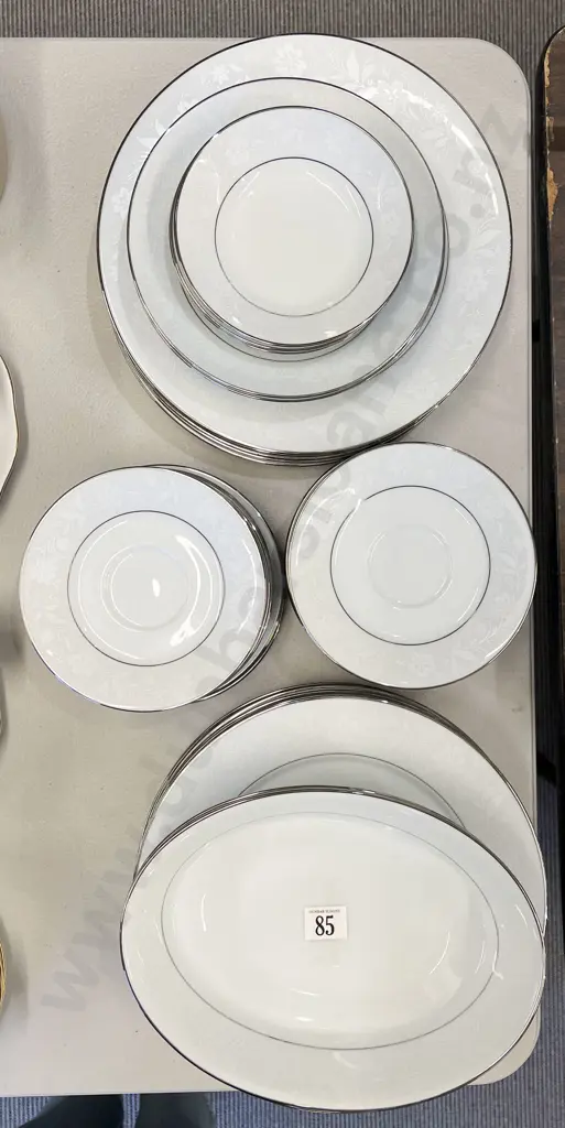 Noritake Part Dinner Set Image 1++