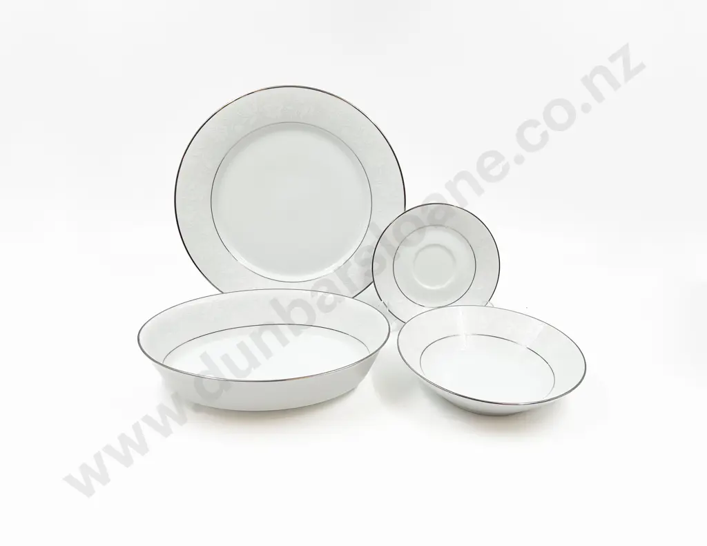 Noritake Part Dinner Set Image 1++