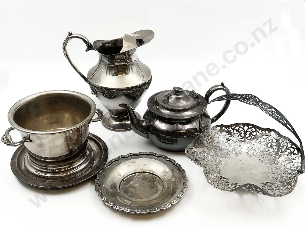 Small Box of Assorted S/P incl Ice Bucket Image 1++