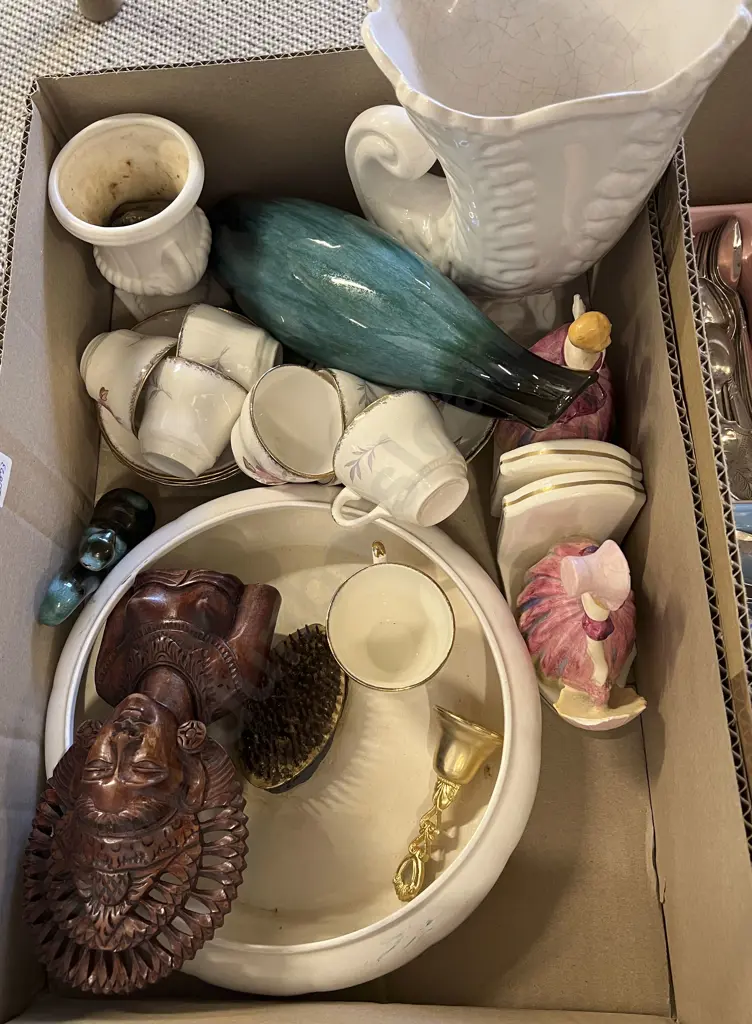 Box Quantity of Assorted incl Bookends & Blue Mountain Pottery Image 1++