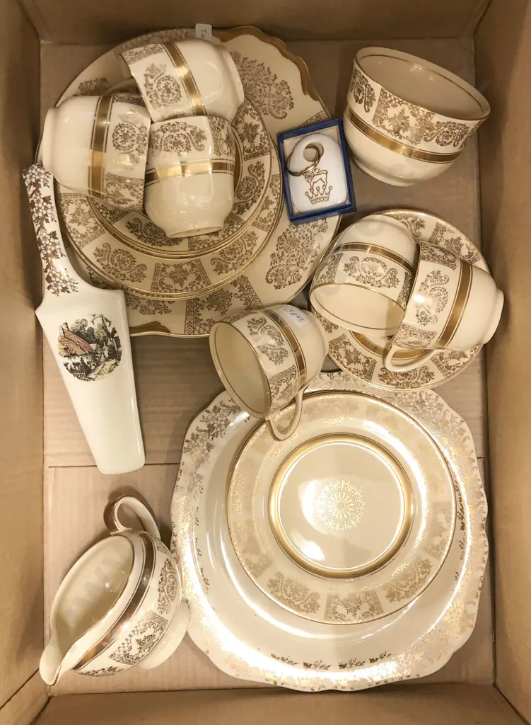 Box Lot incl Fancy China Part Teaset Image 1++