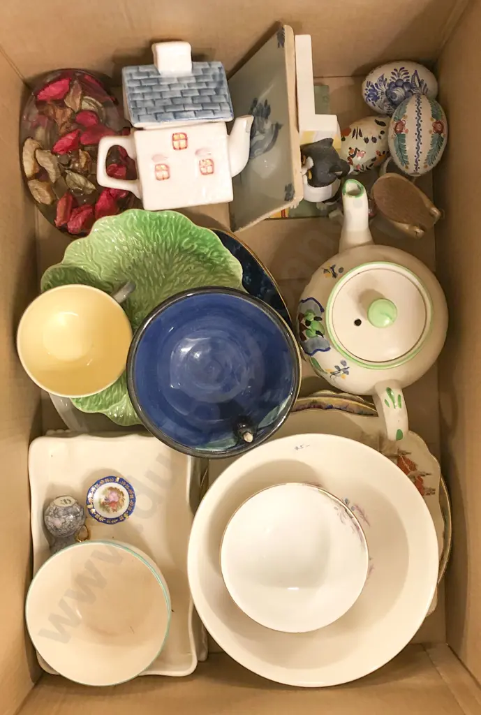 Box of Assorted China & Ornaments etc Image 1++